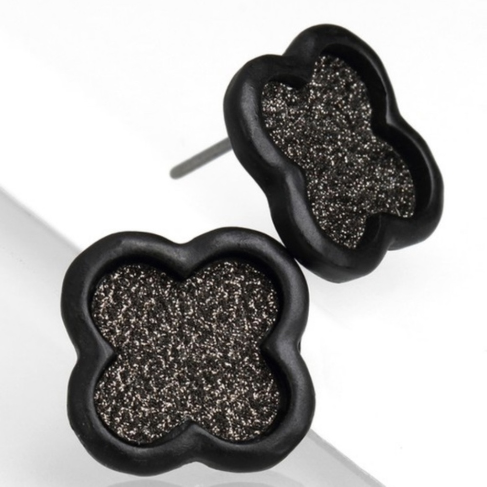 Luxe Rose Gold Clover Earrings - Picture 3 of 4